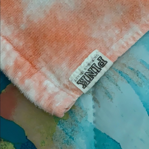 🏖VS PINK Beach Towel🏖 - Picture 3 of 6